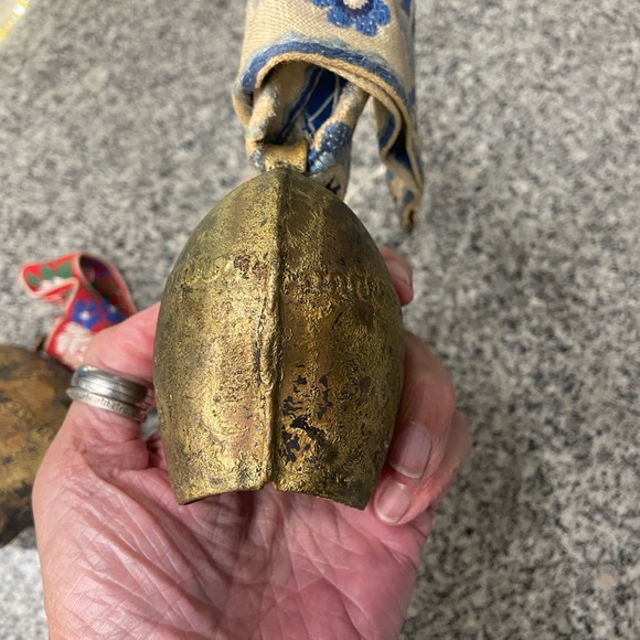 Embroidered Tapestry Cow Bells (2) Vtg Floral Wall Hanging Farmhouse Cottagecore - Picture 10 of 16